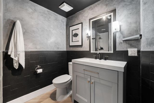 690 SW 1st Ct 2101, Miami, FL 33130