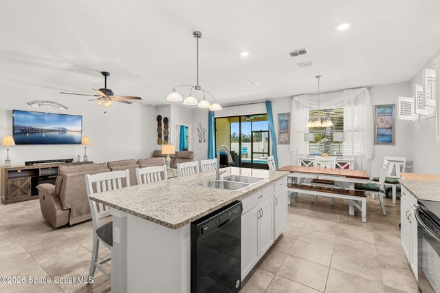 872 Old Country Road SE, Palm Bay, FL 32909