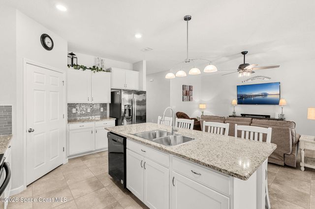 872 Old Country Road SE, Palm Bay, FL 32909