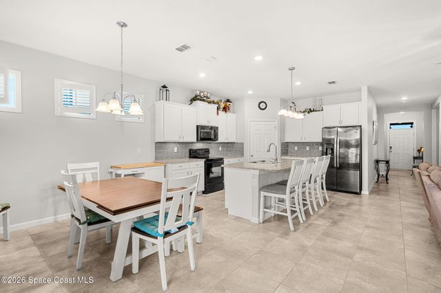 872 Old Country Road SE, Palm Bay, FL 32909