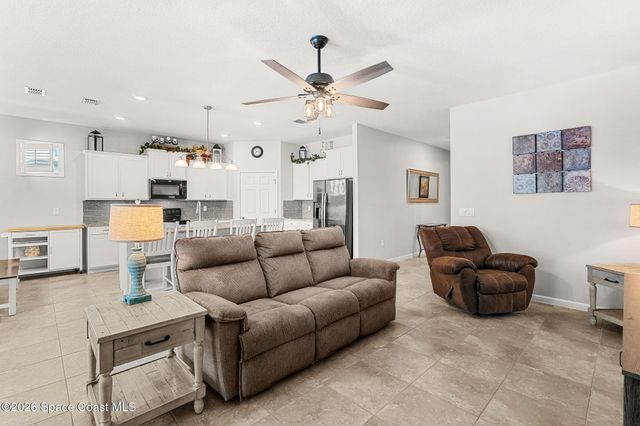 872 Old Country Road SE, Palm Bay, FL 32909