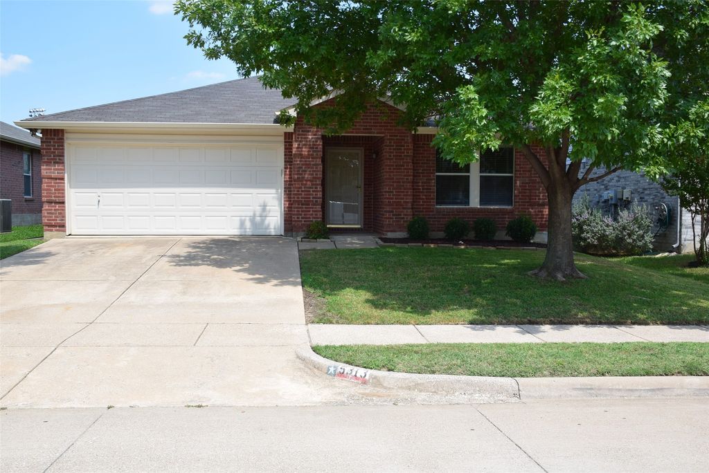 5313 Emmeryville Lane, Fort Worth, TX 76244