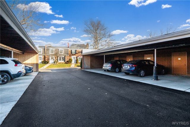 27 Hickory Hill Rd H, Amherst, NY 14221