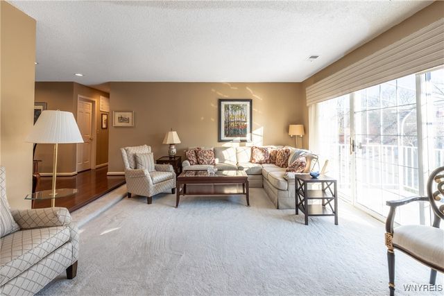 27 Hickory Hill Rd H, Amherst, NY 14221