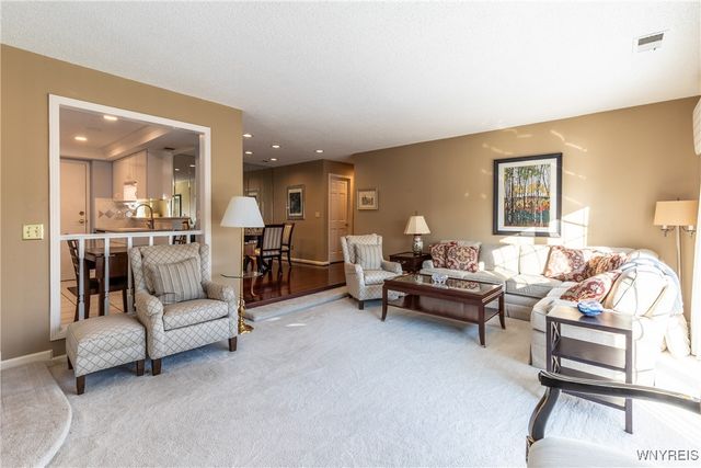 27 Hickory Hill Rd H, Amherst, NY 14221