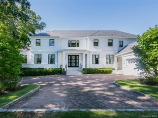 16 Ridge Drive E, Great Neck, NY 11021