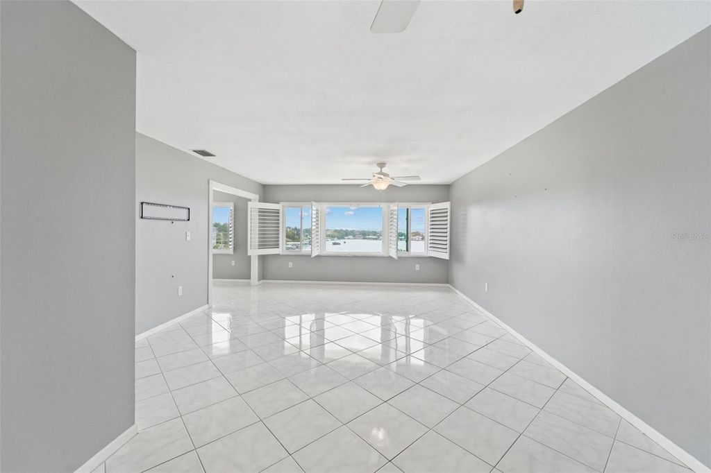 Image 12 of property listing at 100 BLUFF VIEW DRIVE 409C, Belleair Bluffs, FL 33770