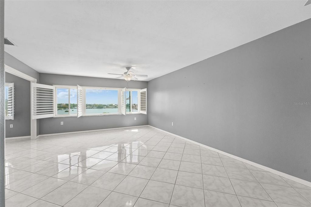 Image 13 of property listing at 100 BLUFF VIEW DRIVE 409C, Belleair Bluffs, FL 33770
