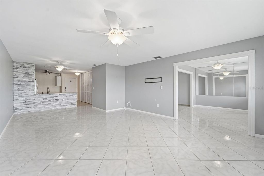 Image 15 of property listing at 100 BLUFF VIEW DRIVE 409C, Belleair Bluffs, FL 33770