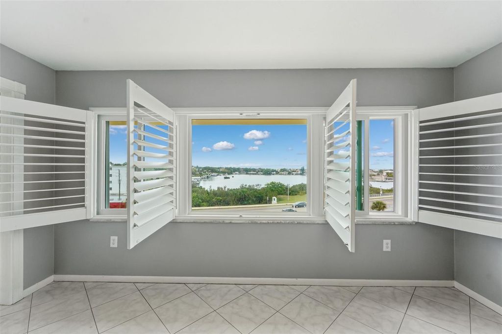 Image 17 of property listing at 100 BLUFF VIEW DRIVE 409C, Belleair Bluffs, FL 33770