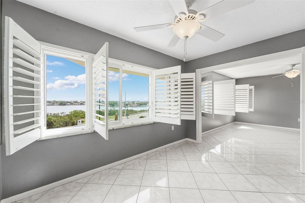 Image 18 of property listing at 100 BLUFF VIEW DRIVE 409C, Belleair Bluffs, FL 33770