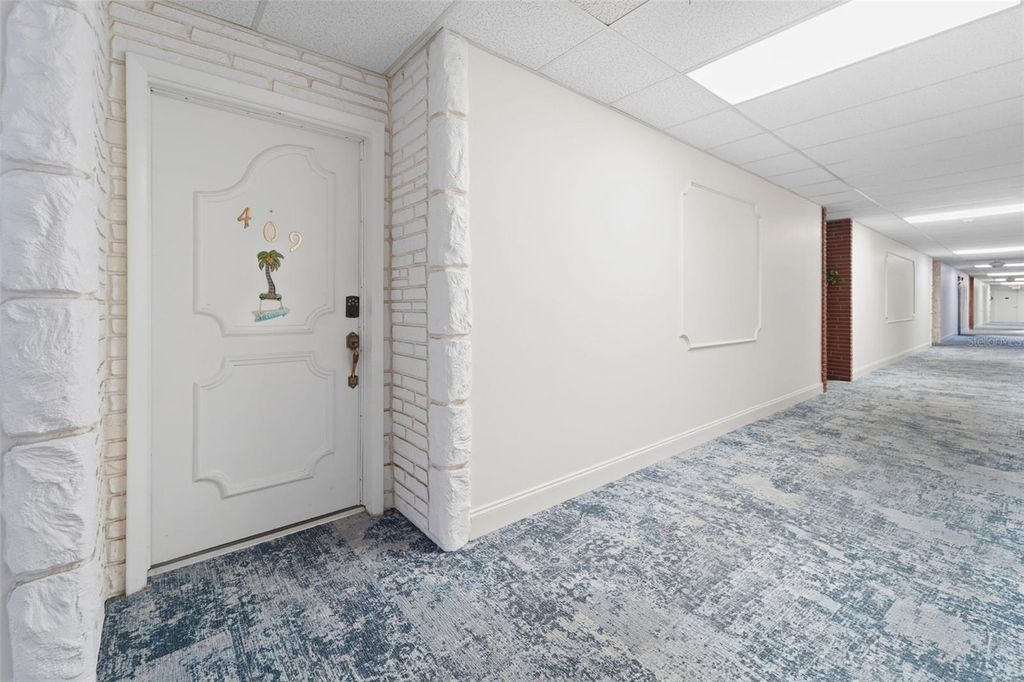 Image 4 of property listing at 100 BLUFF VIEW DRIVE 409C, Belleair Bluffs, FL 33770