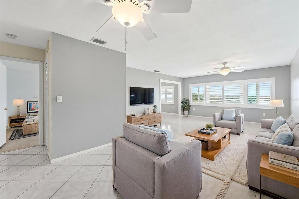 Image 10 of property listing at 100 BLUFF VIEW DRIVE 409C, Belleair Bluffs, FL 33770