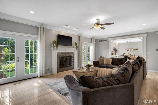 12819 Sarah Ann Court, St Louis, MO 63128