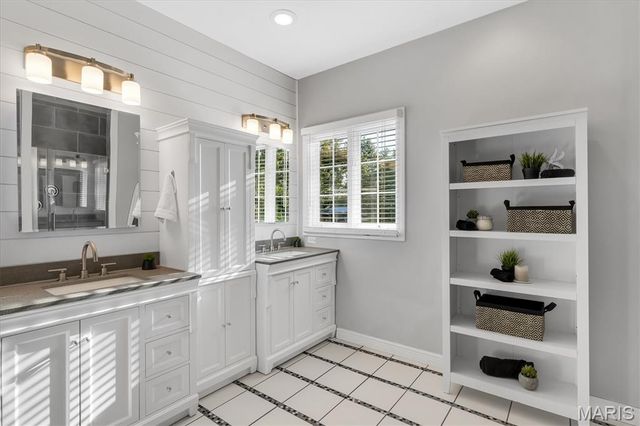 12819 Sarah Ann Court, St Louis, MO 63128
