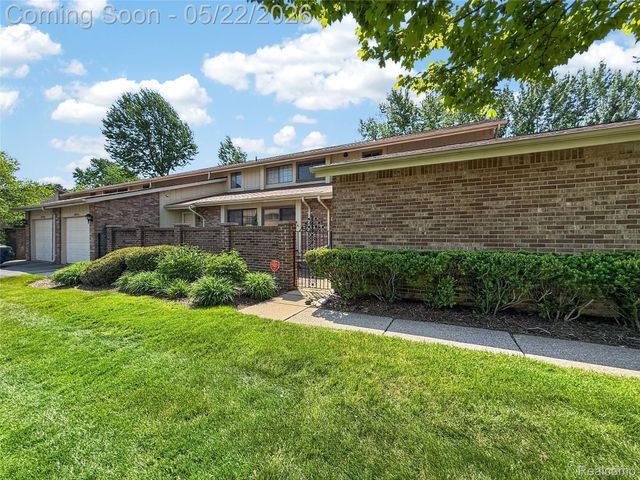 2853 Trailwood Drive, Rochester Hills, MI 48309