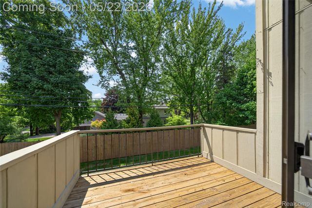 2853 Trailwood Drive, Rochester Hills, MI 48309