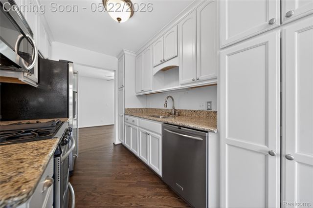 2853 Trailwood Drive, Rochester Hills, MI 48309