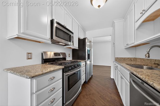 2853 Trailwood Drive, Rochester Hills, MI 48309