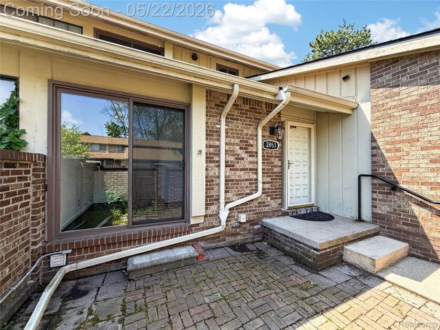2853 Trailwood Drive, Rochester Hills, MI 48309