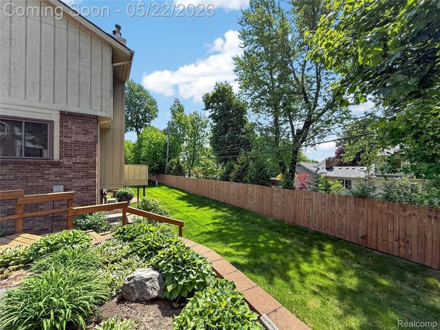 2853 Trailwood Drive, Rochester Hills, MI 48309
