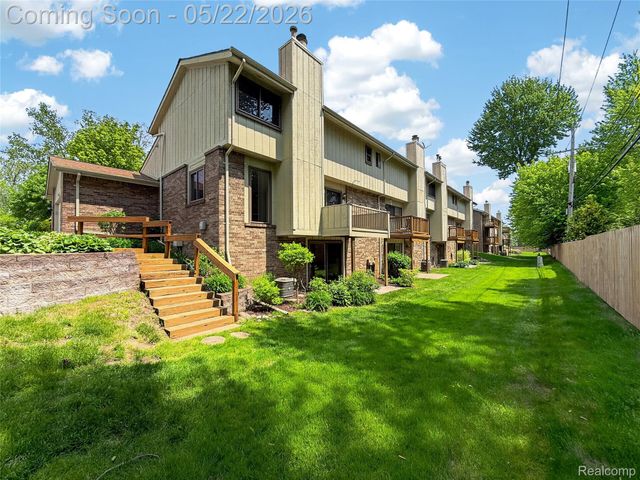 2853 Trailwood Drive, Rochester Hills, MI 48309