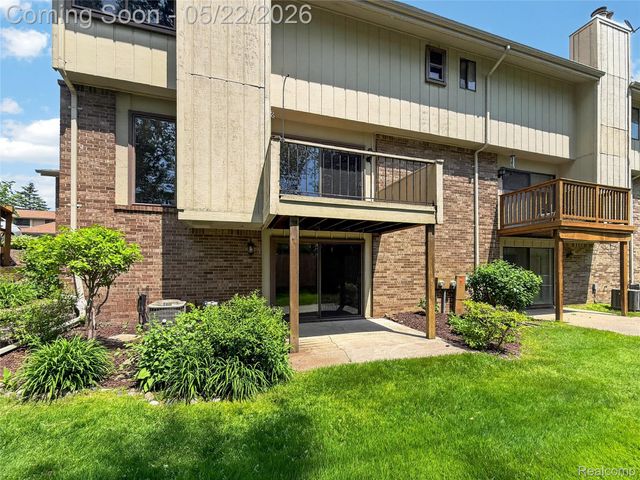 2853 Trailwood Drive, Rochester Hills, MI 48309