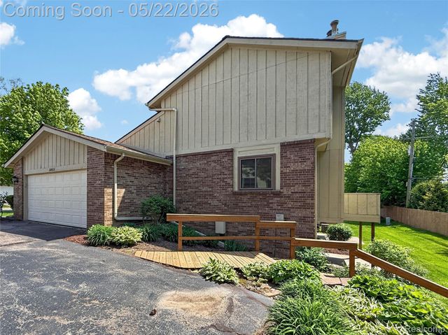 2853 Trailwood Drive, Rochester Hills, MI 48309