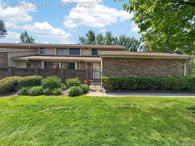 2853 Trailwood Drive, Rochester Hills, MI 48309