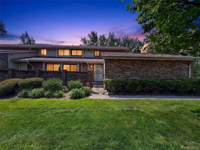 2853 Trailwood Drive, Rochester Hills, MI 48309