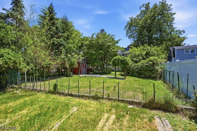 212 Grove Ave, Verona Twp., NJ 07044
