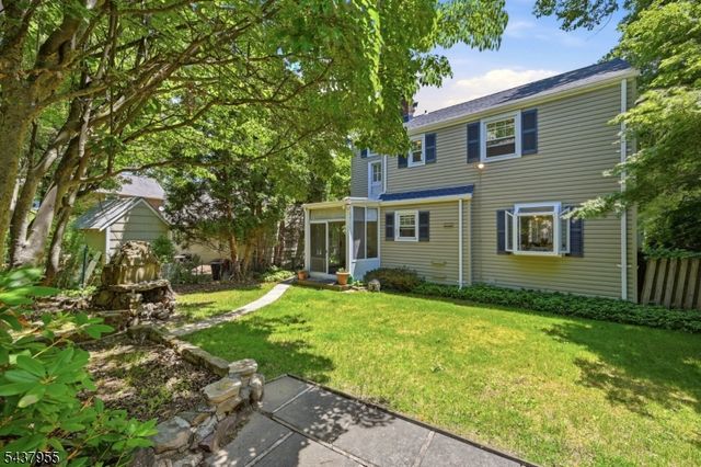 212 Grove Ave, Verona Twp., NJ 07044