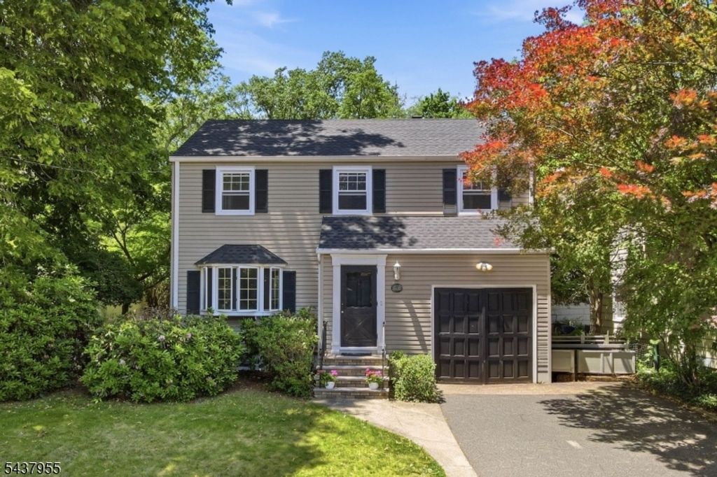 212 Grove Ave, Verona Twp., NJ 07044