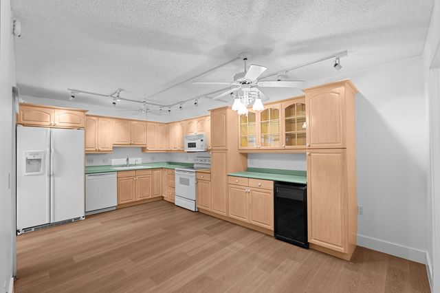 1611 16th Terrace, Palm Beach Gardens, FL 33418