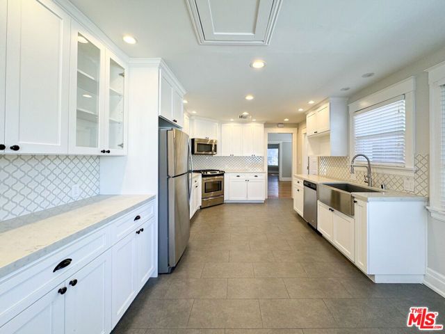 922 W KENSINGTON Road, Los Angeles, CA 90026