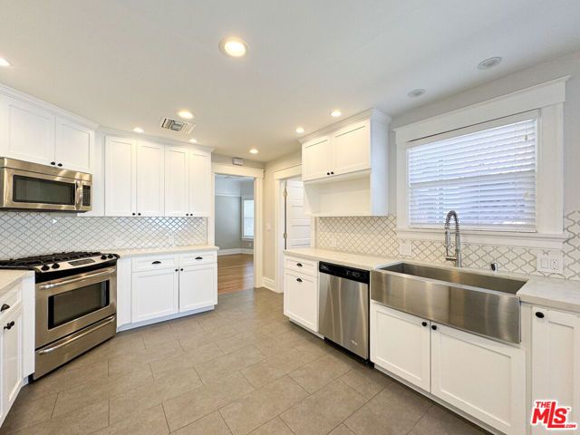 922 W KENSINGTON Road, Los Angeles, CA 90026