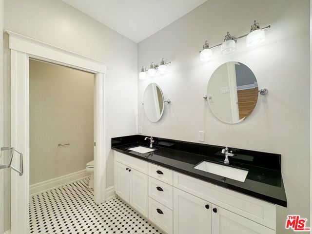 922 W KENSINGTON Road, Los Angeles, CA 90026