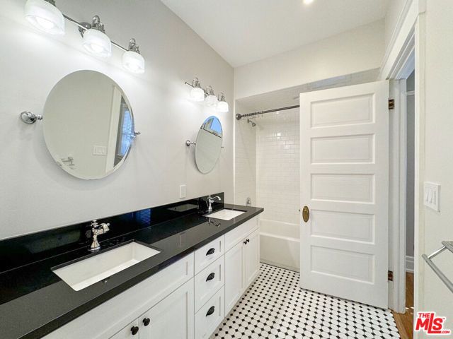 922 W KENSINGTON Road, Los Angeles, CA 90026