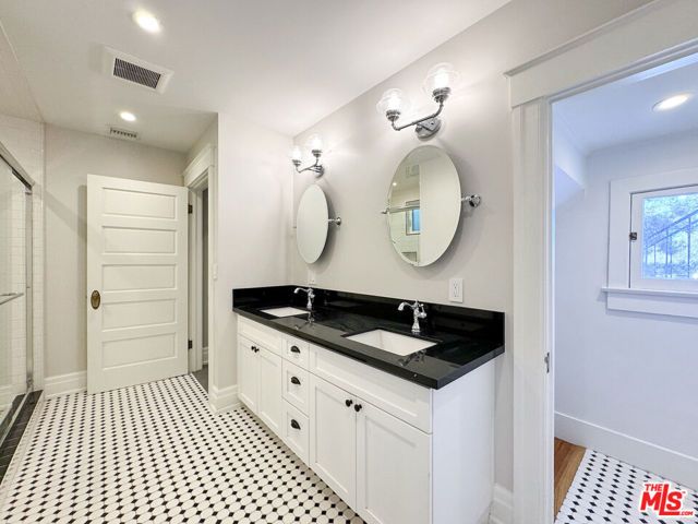 922 W KENSINGTON Road, Los Angeles, CA 90026