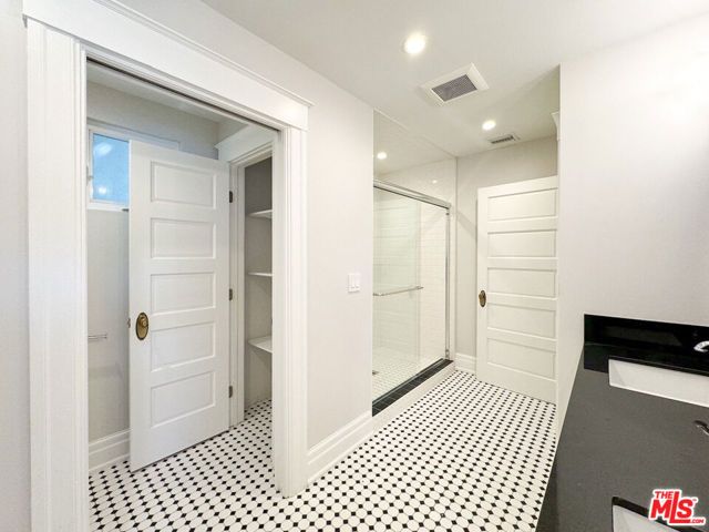 922 W KENSINGTON Road, Los Angeles, CA 90026