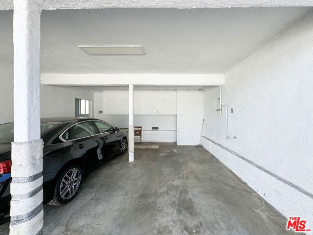 922 W KENSINGTON Road, Los Angeles, CA 90026