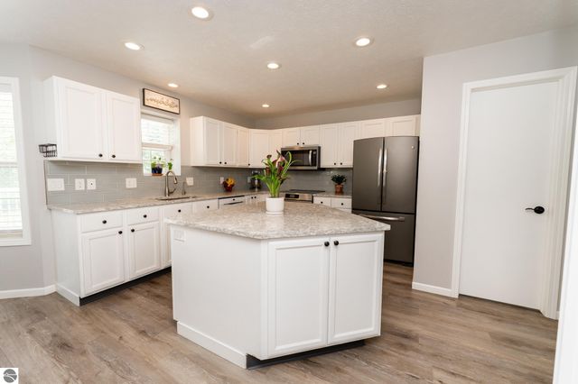 1151 Meadow Drive, Mt Pleasant, MI 48858