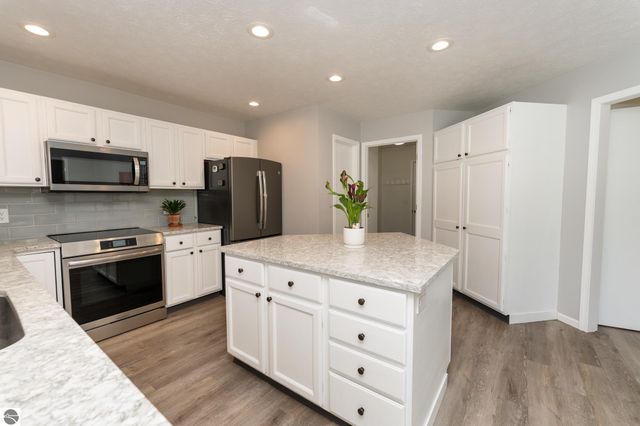 1151 Meadow Drive, Mt Pleasant, MI 48858