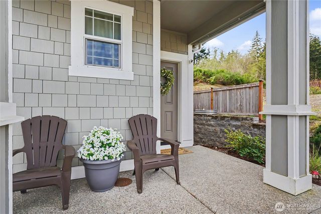 1230 Baker Heights Loop, Bremerton, WA 98312