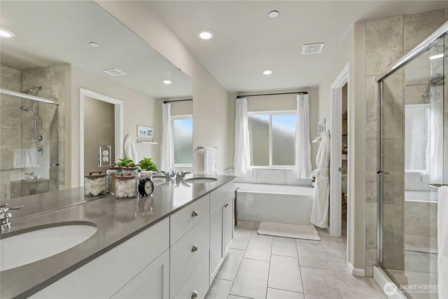 1230 Baker Heights Loop, Bremerton, WA 98312