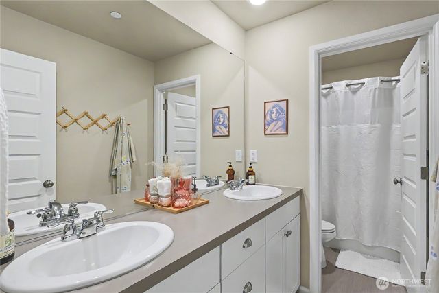 1230 Baker Heights Loop, Bremerton, WA 98312