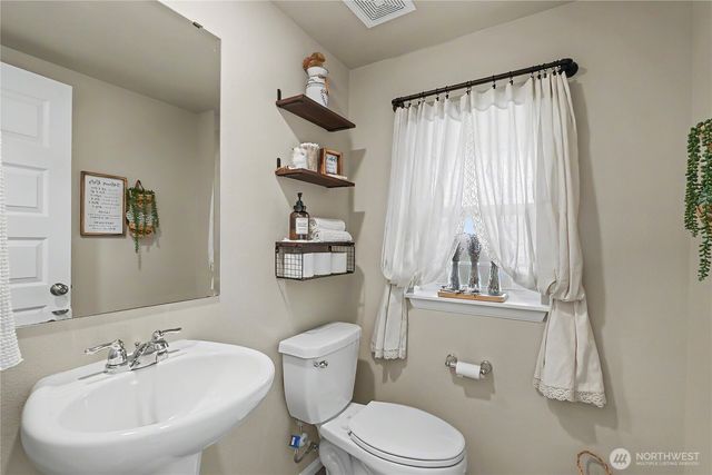1230 Baker Heights Loop, Bremerton, WA 98312