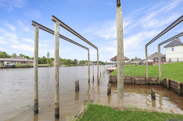 11512 River Highlands Drive, St Amant, LA 70774