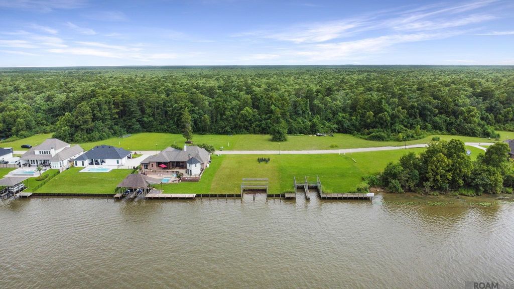 11512 River Highlands Drive, St Amant, LA 70774