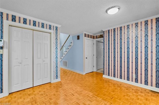 1616 Heathcliff Road, High Point, NC 27262